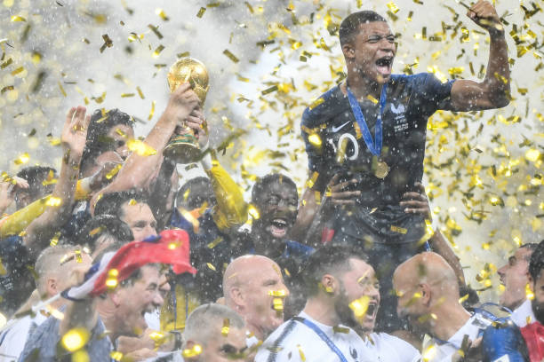 他在与巴斯 他在与巴斯